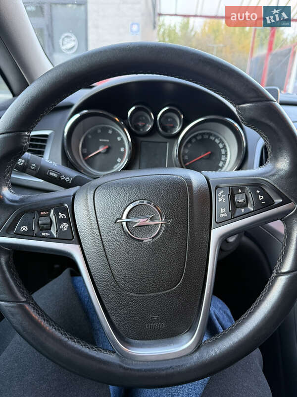 Универсал Opel Astra 2014 в Хмельницком