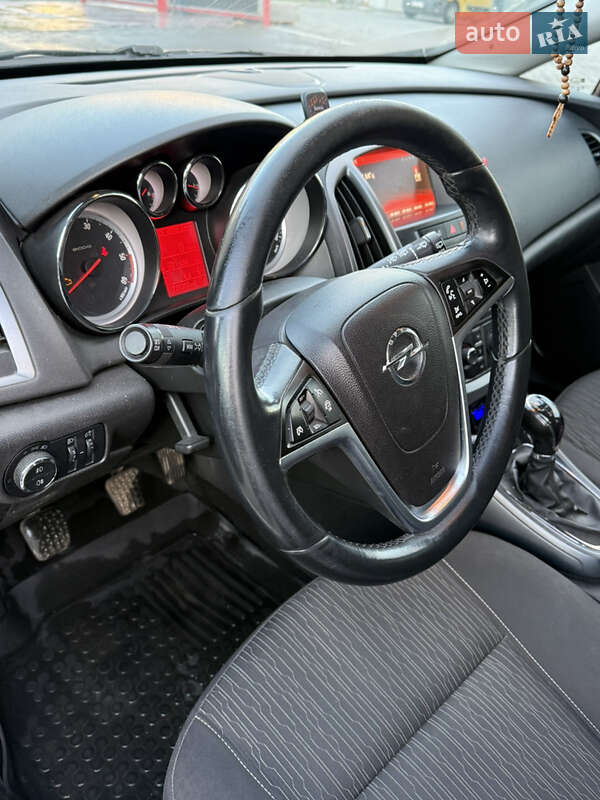 Универсал Opel Astra 2014 в Хмельницком