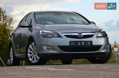 Opel Astra  2012