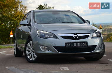 Opel Astra  2012