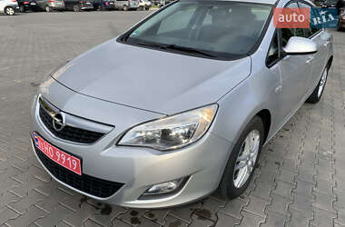 Opel Astra  2011