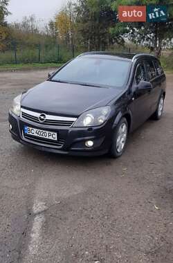 Opel Astra  2010