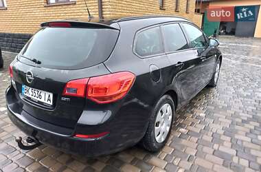 Opel Astra  2012
