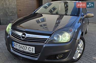 Opel Astra  2012