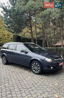 Opel Astra  2010
