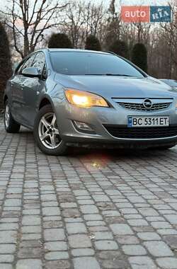Opel Astra  2011