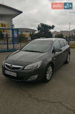 Opel Astra  2011