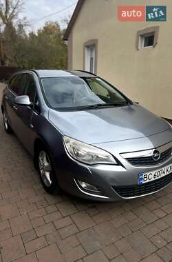 Opel Astra  2011
