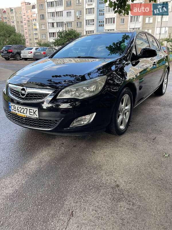 Хэтчбек Opel Astra 2011 в Чернигове