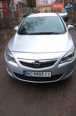 Opel Astra  2011
