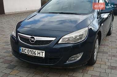 Opel Astra  2011