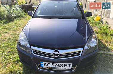 Opel Astra  2012