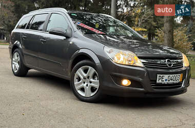 Opel Astra  2010