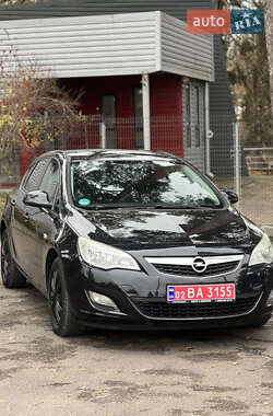 Opel Astra  2011