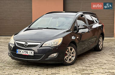 Opel Astra  2011