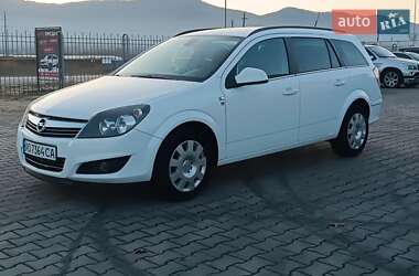 Opel Astra  2010