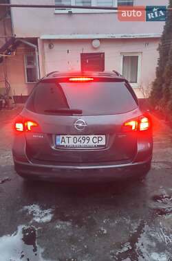 Opel Astra  2011