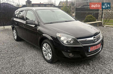 Opel Astra  2010