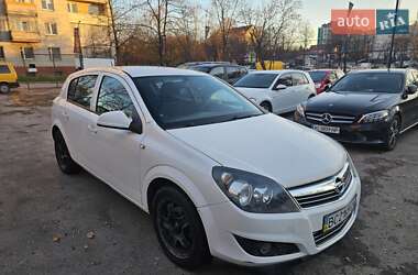 Opel Astra  2012