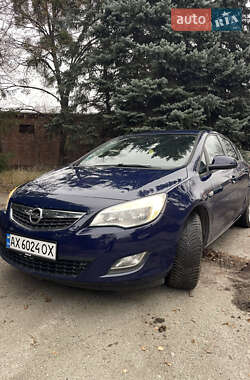 Opel Astra  2010