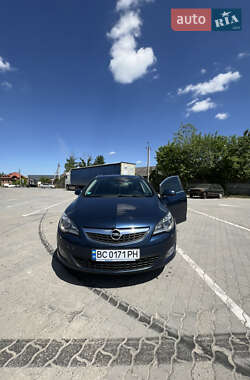 Opel Astra  2012