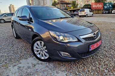Opel Astra  2012
