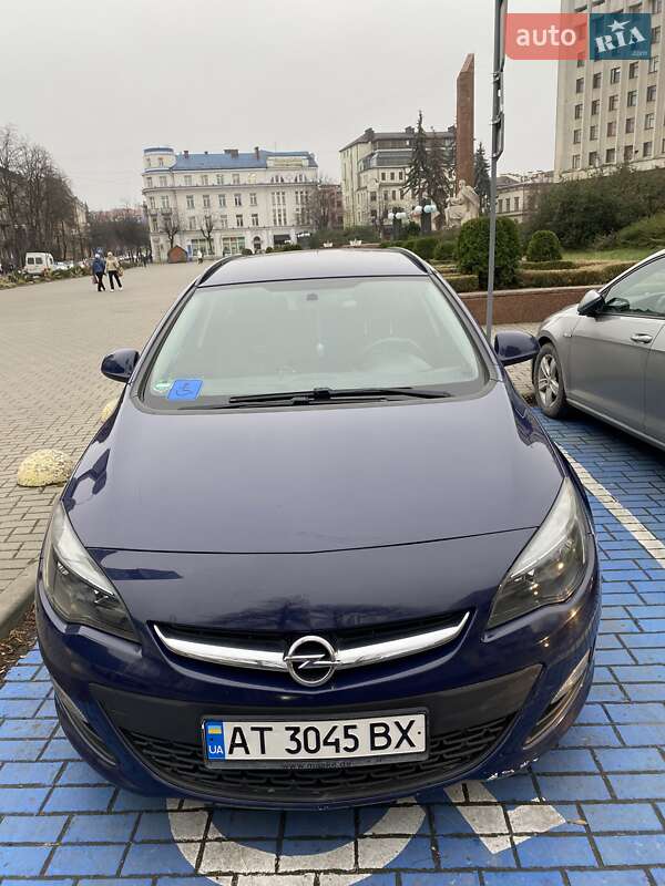 Универсал Opel Astra 2013 в Ивано-Франковске