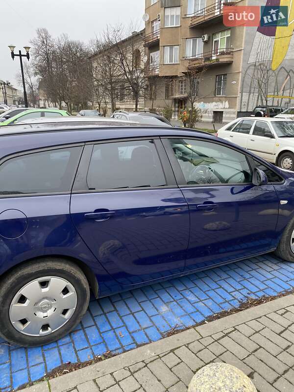 Универсал Opel Astra 2013 в Ивано-Франковске