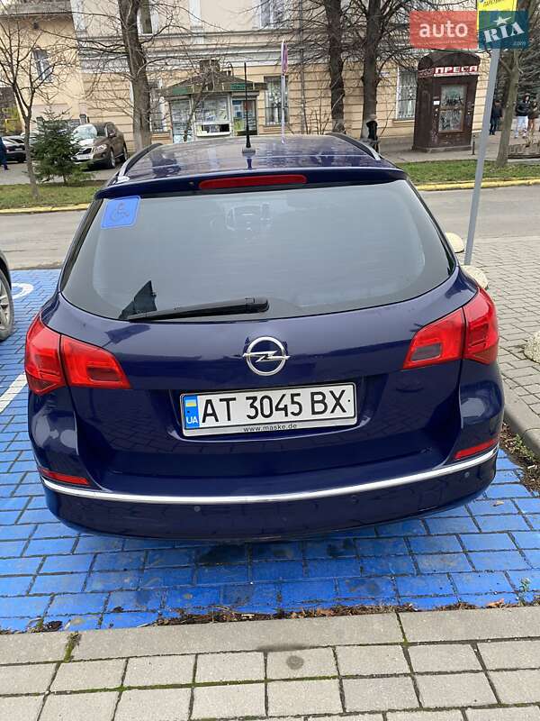 Универсал Opel Astra 2013 в Ивано-Франковске