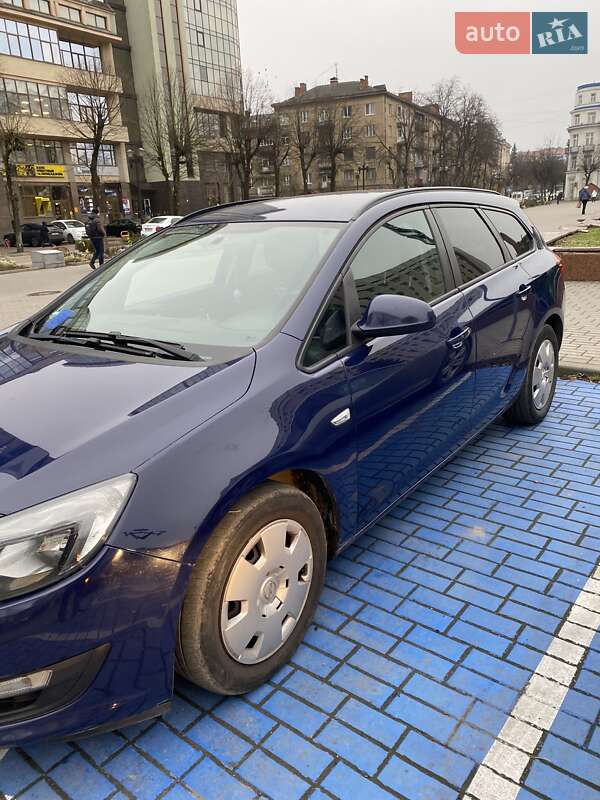Универсал Opel Astra 2013 в Ивано-Франковске