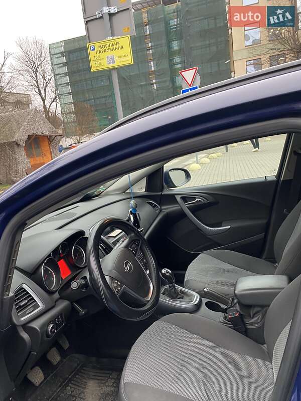Универсал Opel Astra 2013 в Ивано-Франковске
