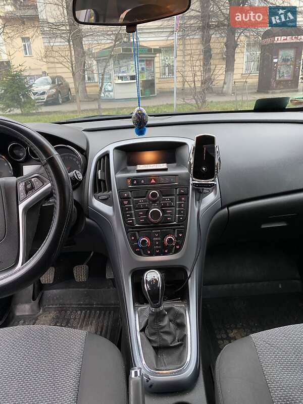 Универсал Opel Astra 2013 в Ивано-Франковске