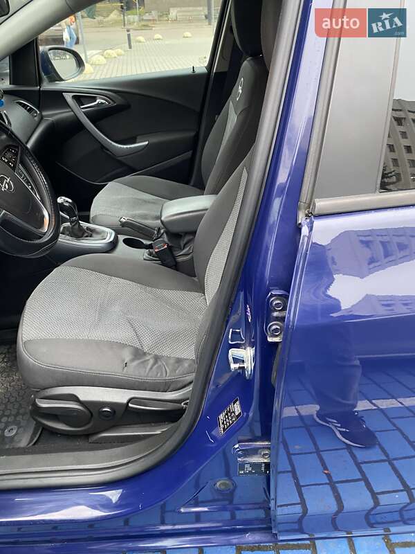 Универсал Opel Astra 2013 в Ивано-Франковске