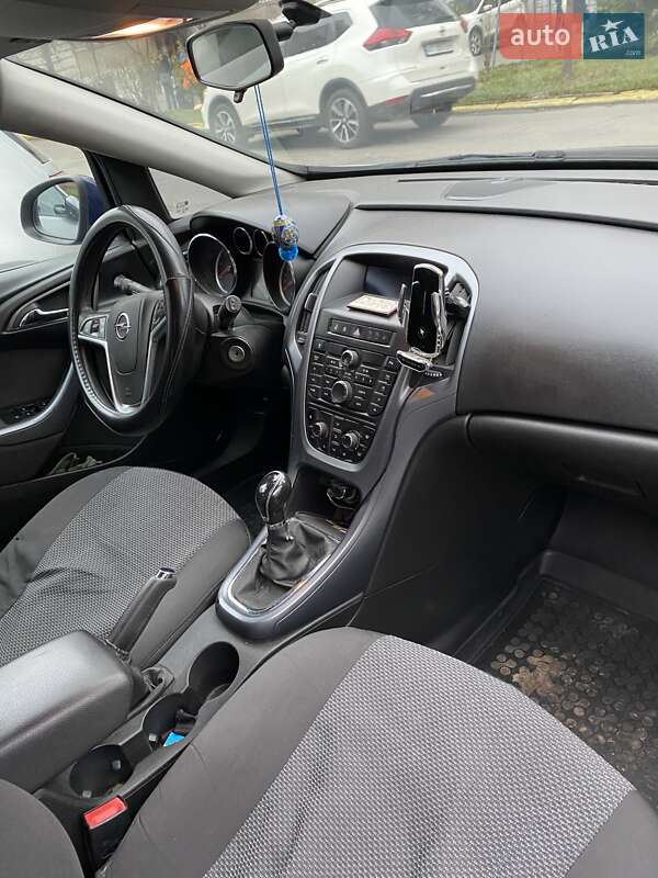 Универсал Opel Astra 2013 в Ивано-Франковске