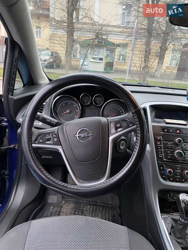 Универсал Opel Astra 2013 в Ивано-Франковске