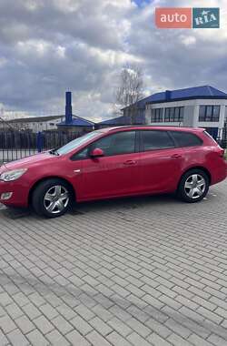 Opel Astra  2011