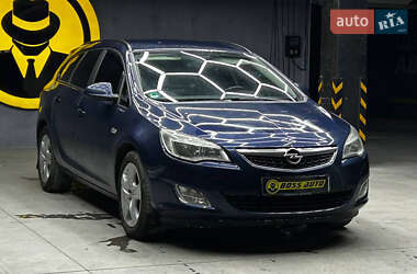 Opel Astra  2011