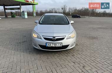 Opel Astra  2011
