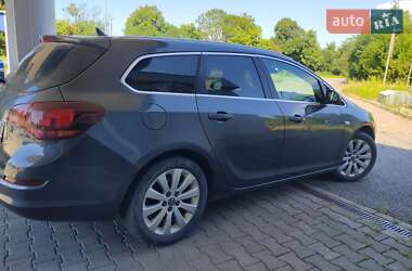 Opel Astra  2011