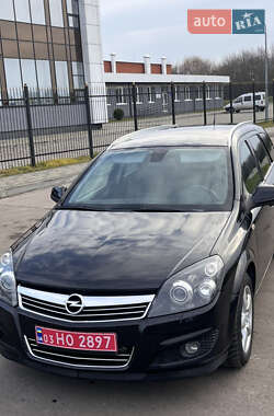 Opel Astra  2010