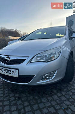 Opel Astra  2012