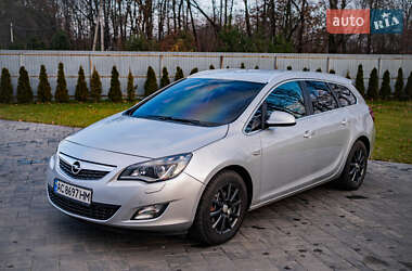 Opel Astra  2012