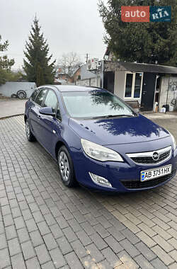 Opel Astra  2011
