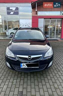 Opel Astra  2010