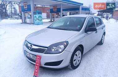 Opel Astra  2010