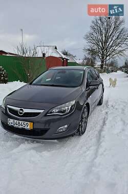 Opel Astra  2011