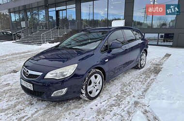 Opel Astra  2011
