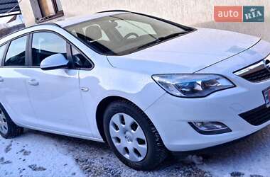 Opel Astra  2011
