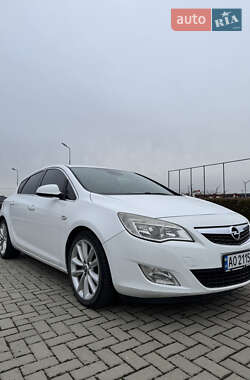 Opel Astra  2010