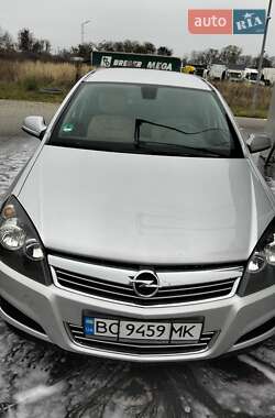 Opel Astra  2010